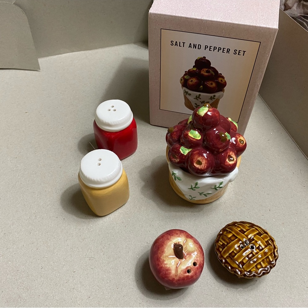 Cracker Barrel Apple and Pie Salt and Pepper Shaker Set 3 new sets